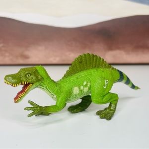 2000 Hasbro Jurassic Park Spinosaurus Hatchling Baby Dinosaur Toy Figurines